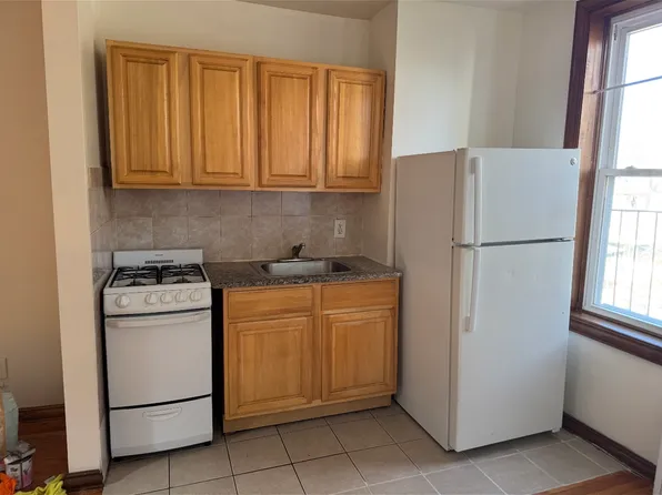 (undisclosed Address), Brooklyn, NY 11208