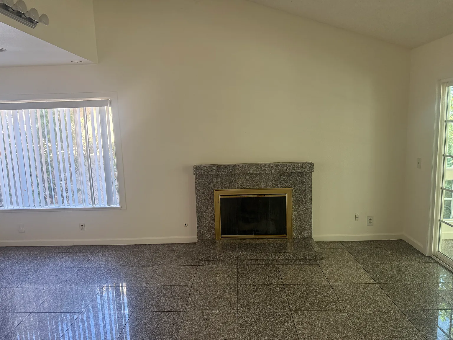 4 bed, 3150 sqft, $5,500 — Photo 3
