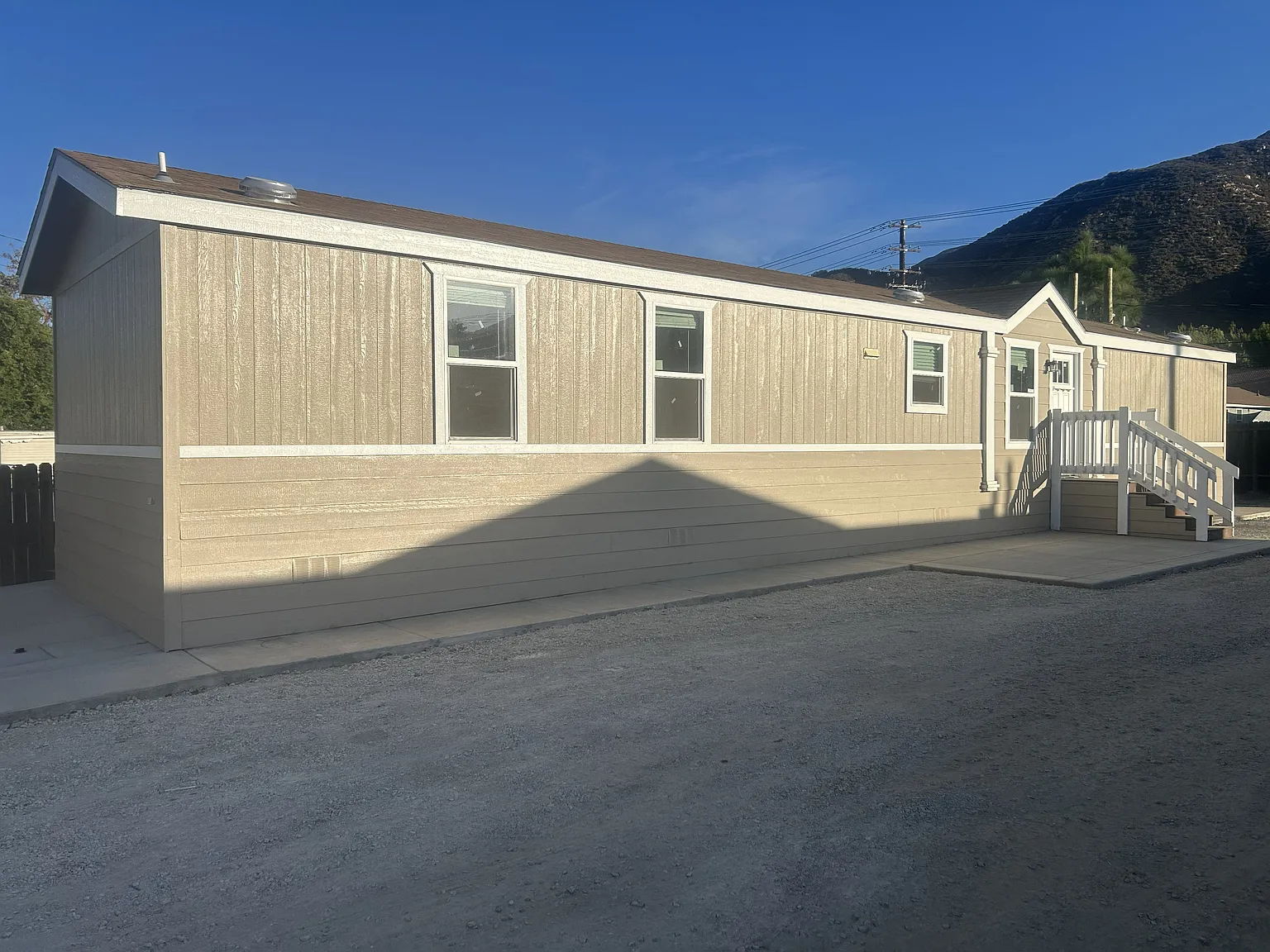 3 bed, 1000 sqft, $2,500 — Photo 2