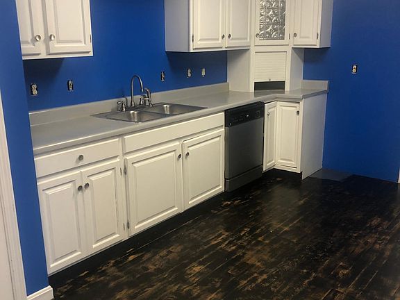 2nd image of 307 Blue Bird Dr