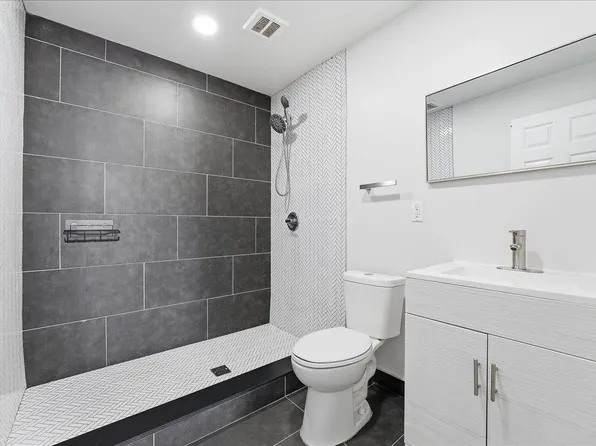 225 Freeman Avenue image 12 of 20