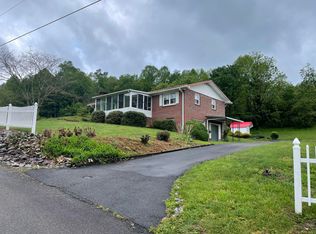 320 Shoun St, Mountain City, TN 37683