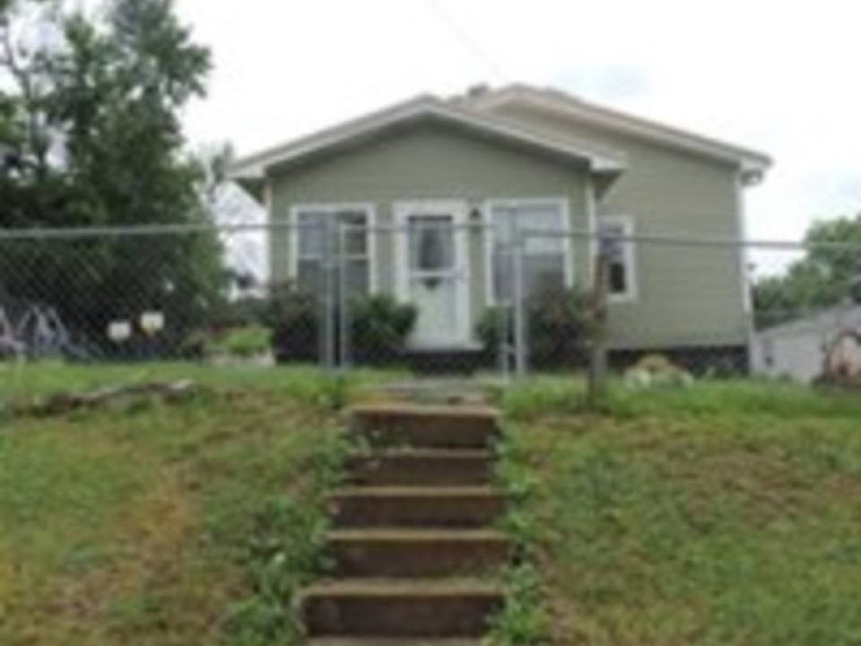 1st image of 717 N 2nd St