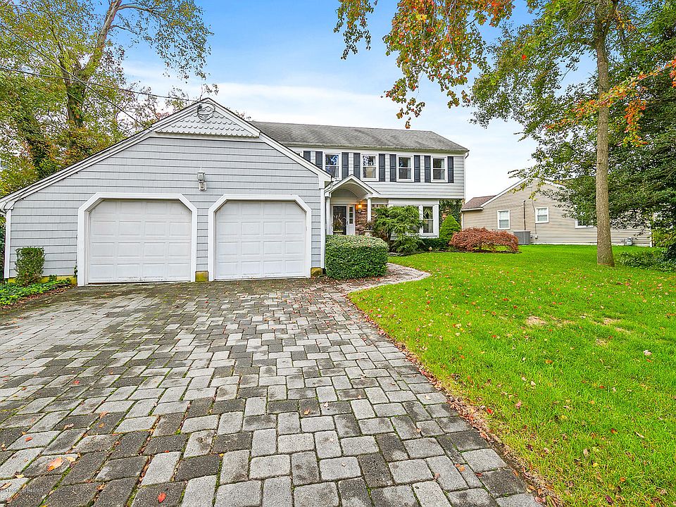 1st image of 124 Point O Woods Dr