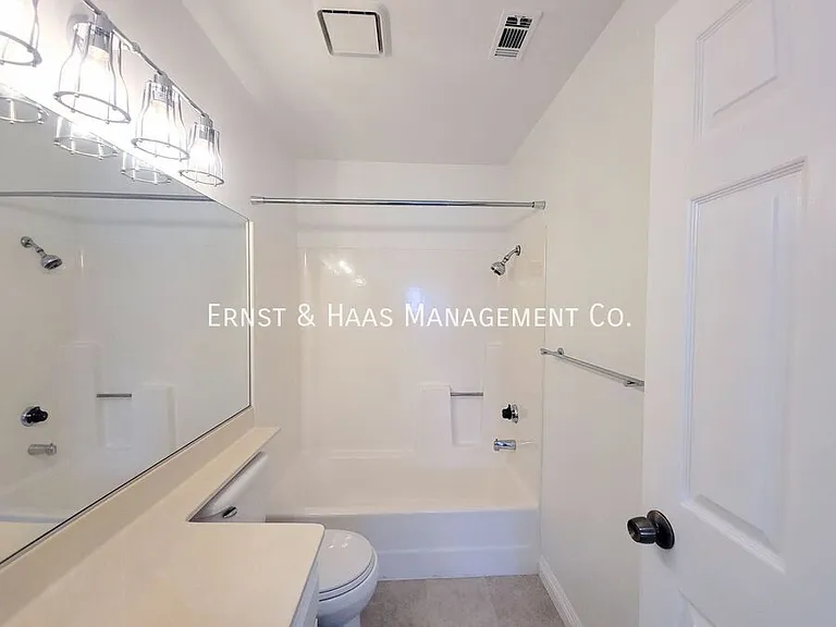 111 W Spring St #E — Photo 19