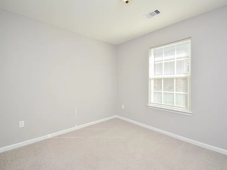 7611 Dyer St — Photo 15