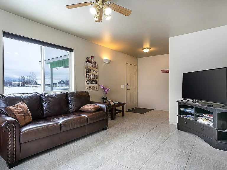893 Capistrano NW — Photo 4