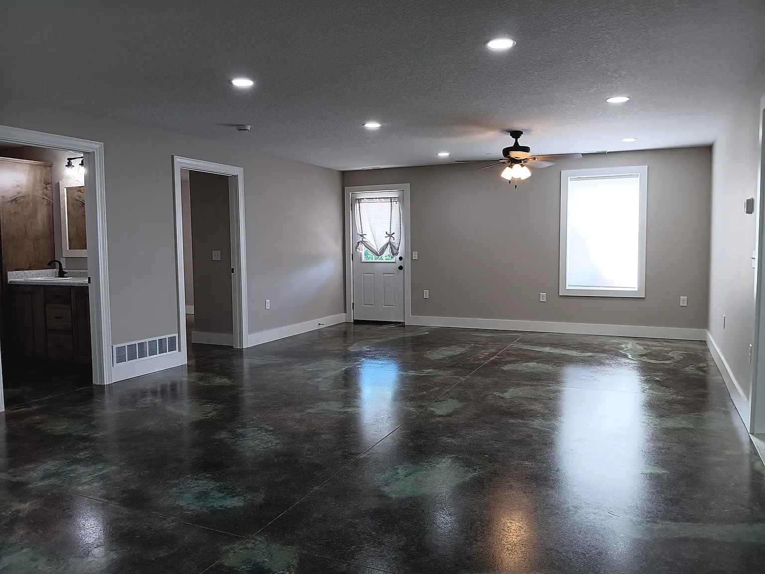 2 bed, 1100 sqft, $1,409 — Photo 4