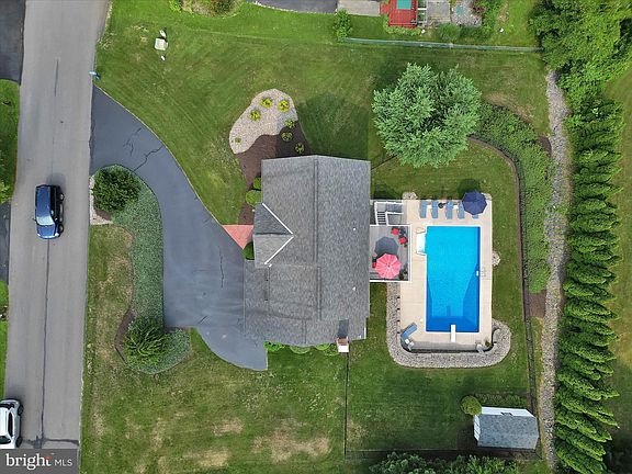 4th image of 822 Pinewood Dr