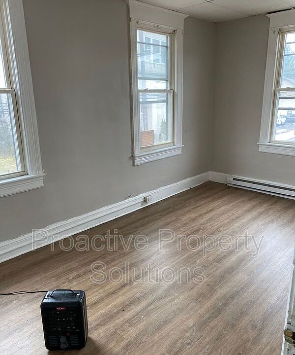 1st image of 300-302 William St Floor 2