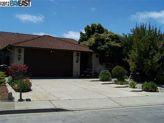 3rd image of 833 Hollyhock Dr