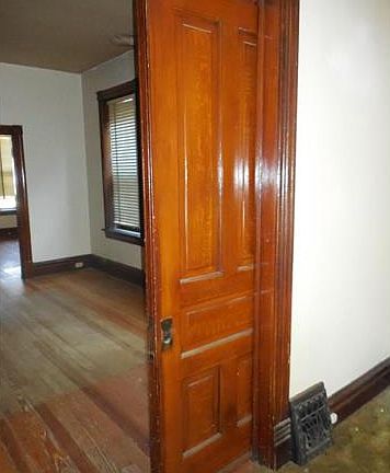 4th image of 3221 N Dakota St