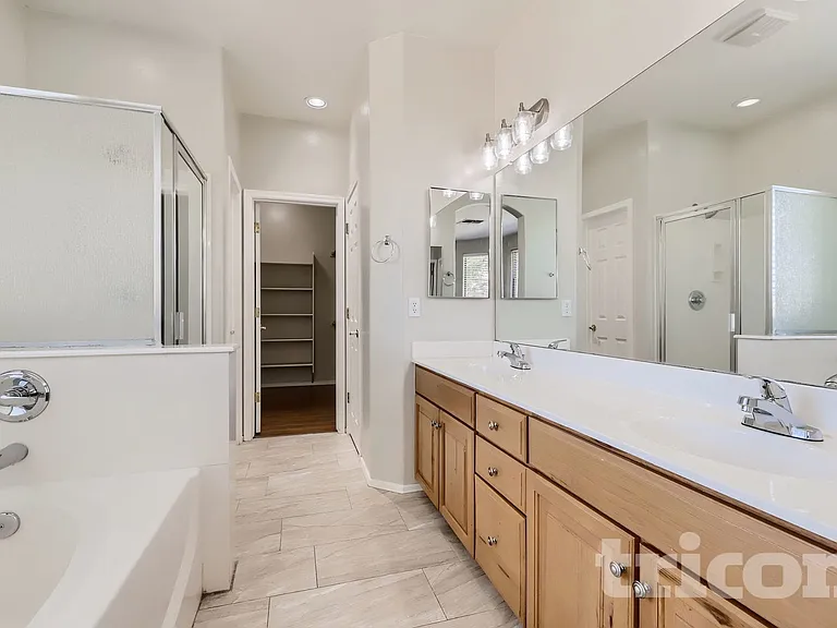 6608 S 45th Ln — Photo 8
