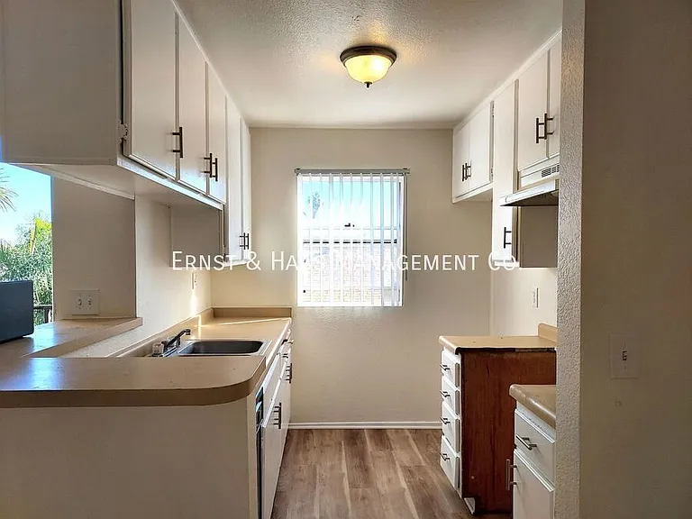 1080 Saint Louis Ave #304 — Photo 7