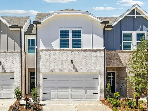 3388 Brooks Lake Dr, Loganville, GA 30052