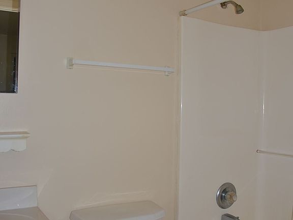 5th image of 821 N Wright Ave