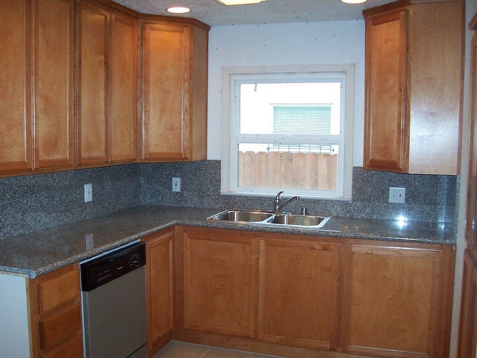 2nd image of 3925 Kern St
