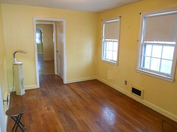3rd image of 51 Burnside Ave