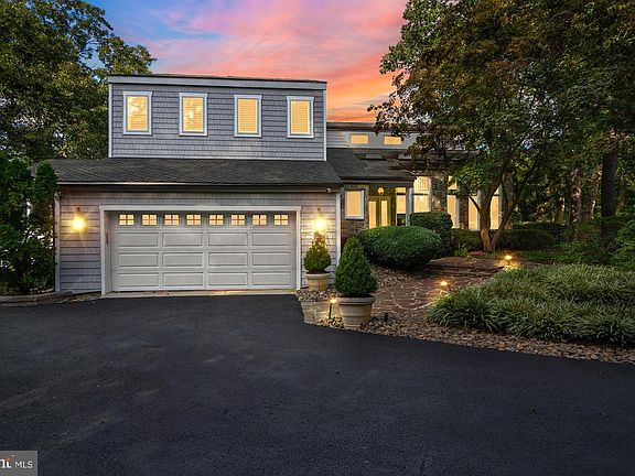 3rd image of 856 Saint Edmonds Pl