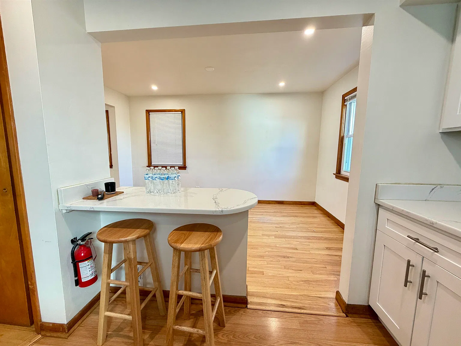3 bed, 1.5 bath, $4,050 — Photo 4
