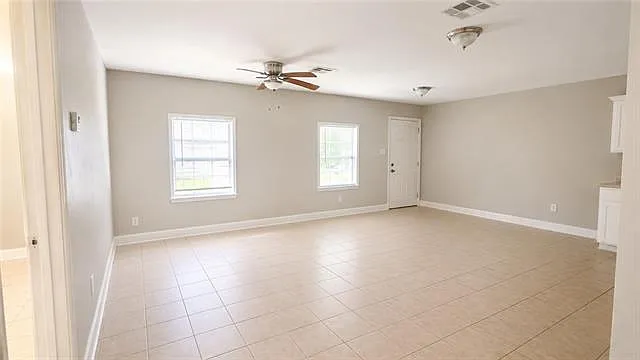 3 bed, 1.0 bath, 640 sqft, $1,000 — Photo 2