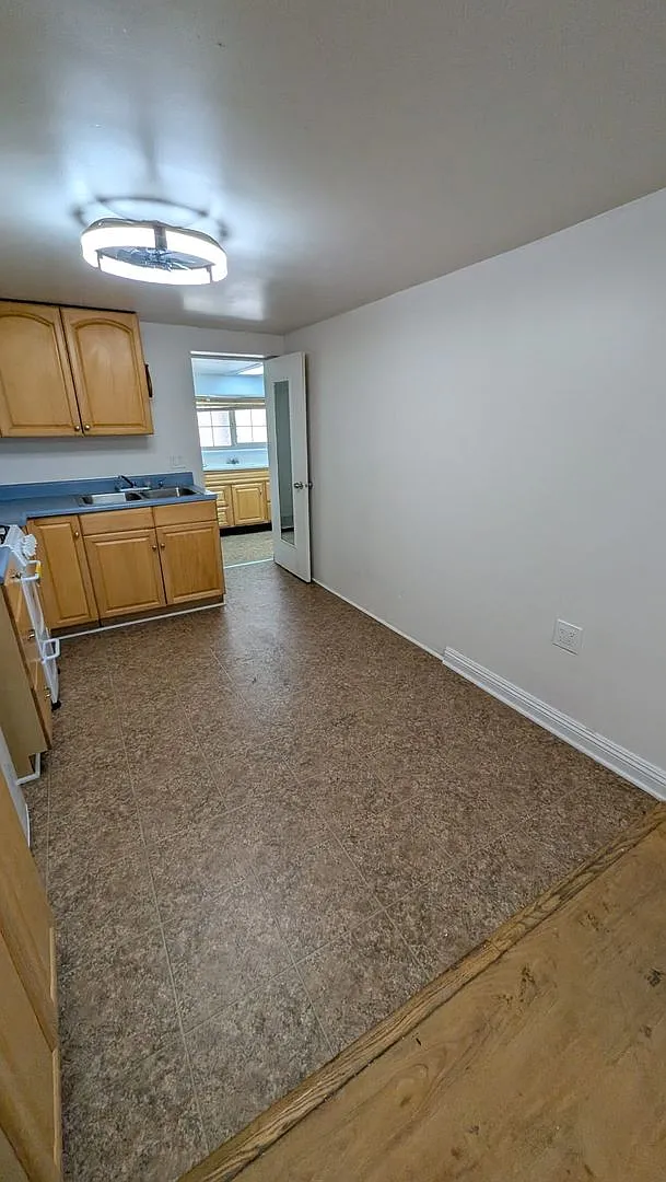 2115011 — Photo 2