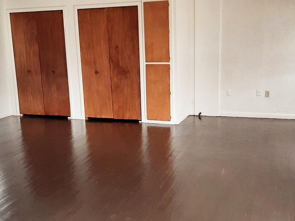 2nd image of 2134 Gates Ave APT 1