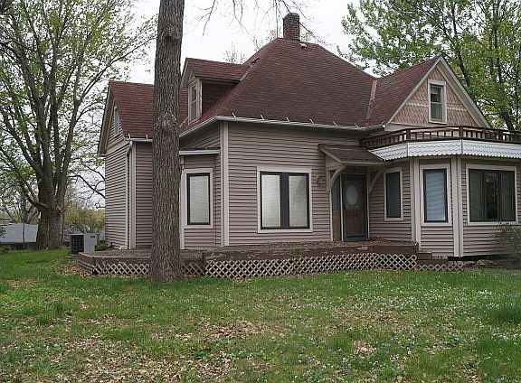 2nd image of 825 16th St