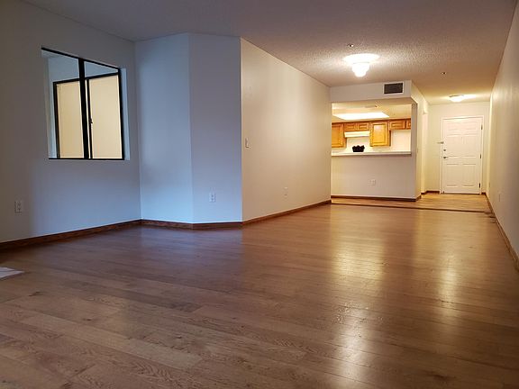 4th image of 413 Hawthorne St APT 104
