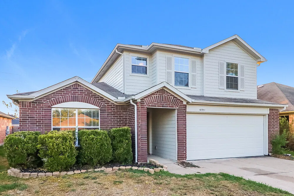 4 bed, 2.5 bath, 2950 sqft, $3,140 — Photo 4