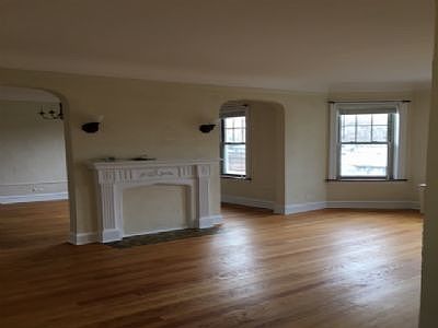 4th image of 2016 W Greenleaf Ave #3C