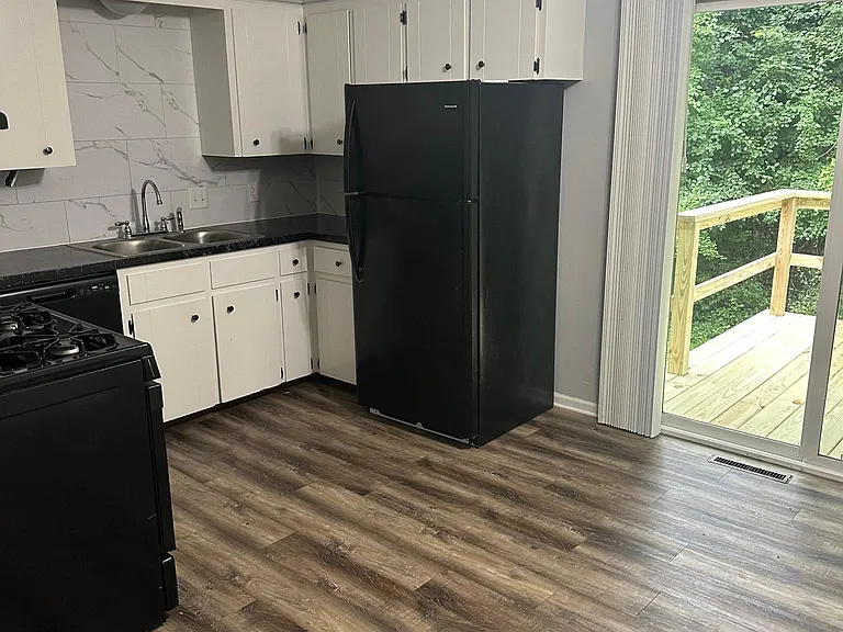 Kitchen w/ eating area