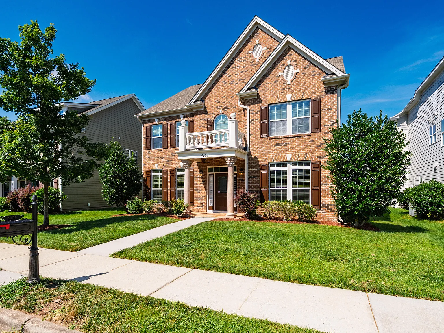 6 bed, 5.0 bath, 4349 sqft, $4,300 — Photo 2