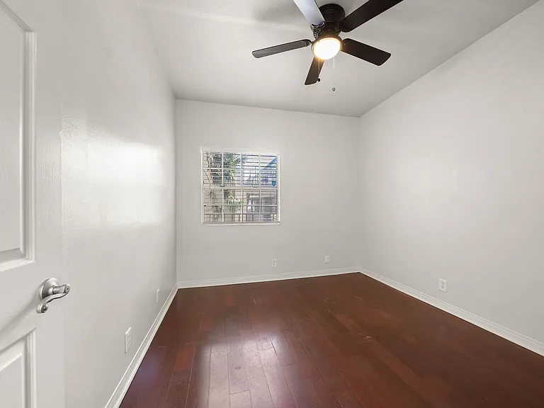 1145 Roswell Ave #203 — Photo 19