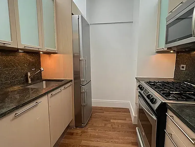 120 Greenwich St #6B — Photo 5