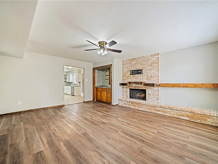 2445 Cricket Hollow St — Photo 6