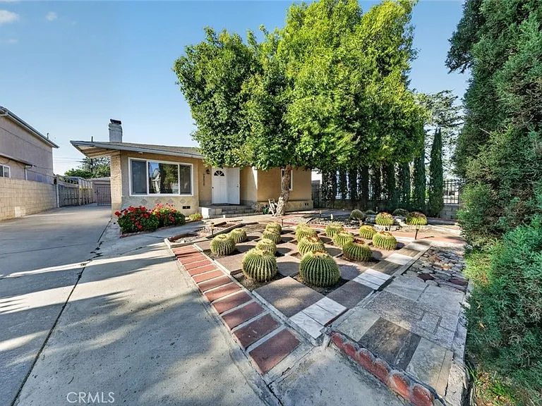 11407 Delano St — Photo 4