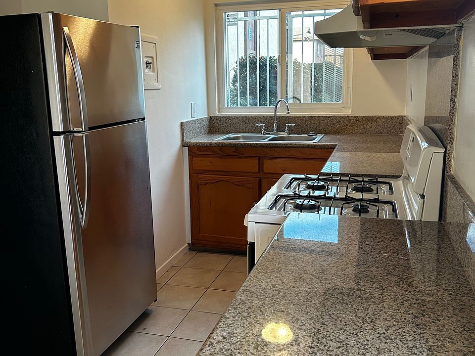 1st image of 15741A Blaine Ave #4
