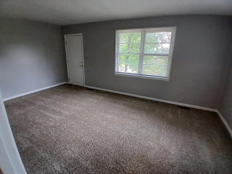 112 Maddux Rd NW — Photo 4