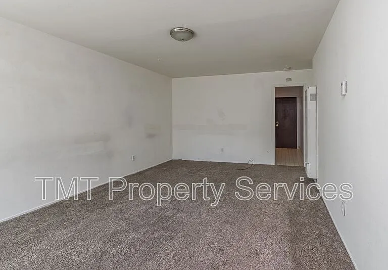 2431 33rd St — Photo 17
