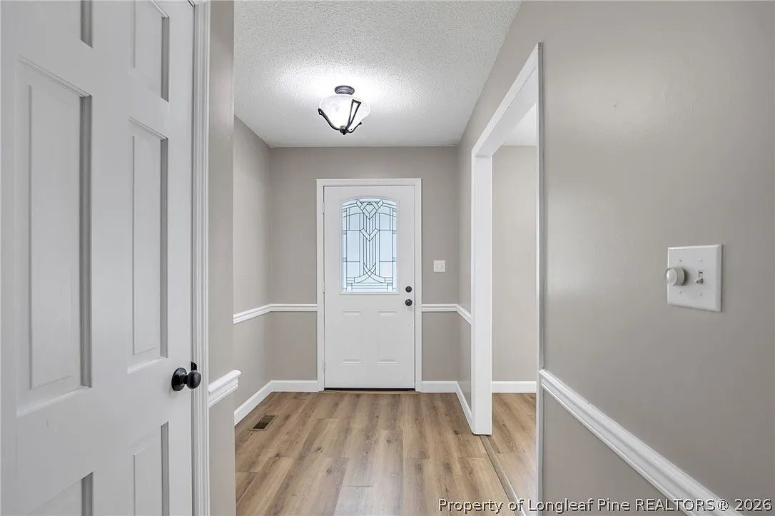4 bed, 2.0 bath, 1605 sqft, $1,800 — Photo 4