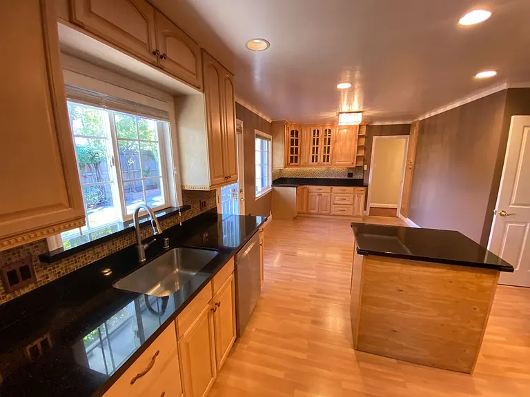 24252 Broadmore Ave — Photo 3