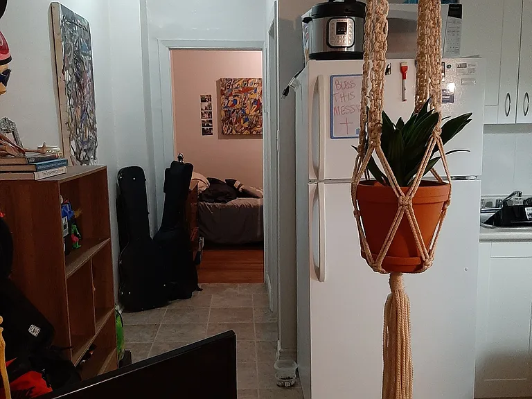 1242 College St #3 — Photo 4