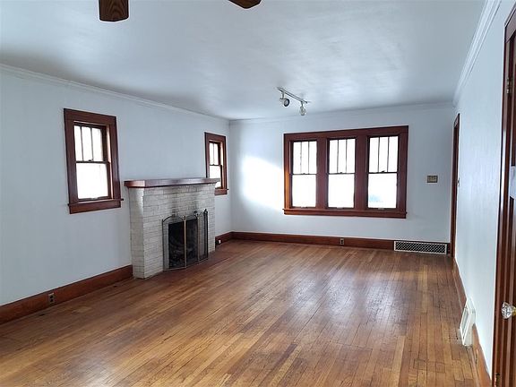 3rd image of 603 Paris Ave