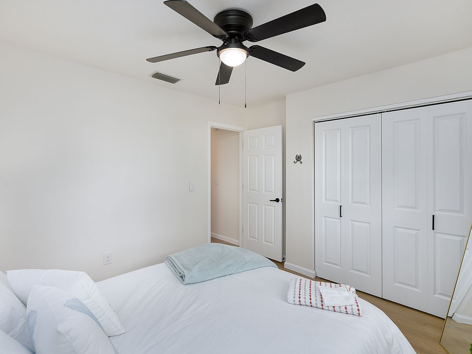 1st image of 4936 40th Ave N #1