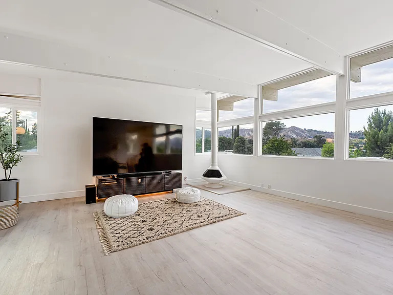 17042 Lisette St — Photo 34
