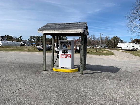 5th image of 164 Country Club Ln