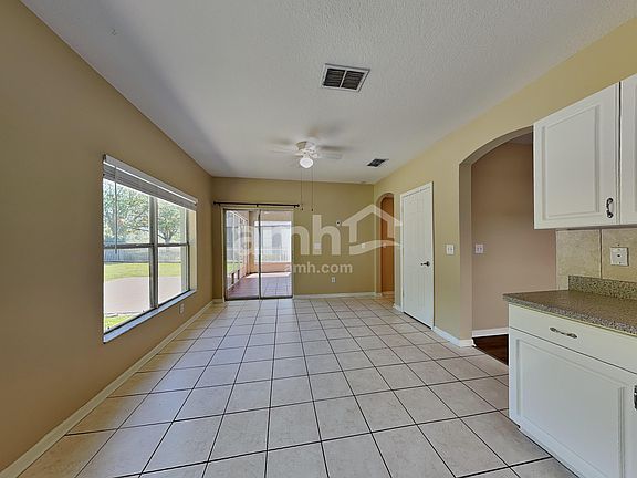 4th image of 2820 Prairie Iris Dr