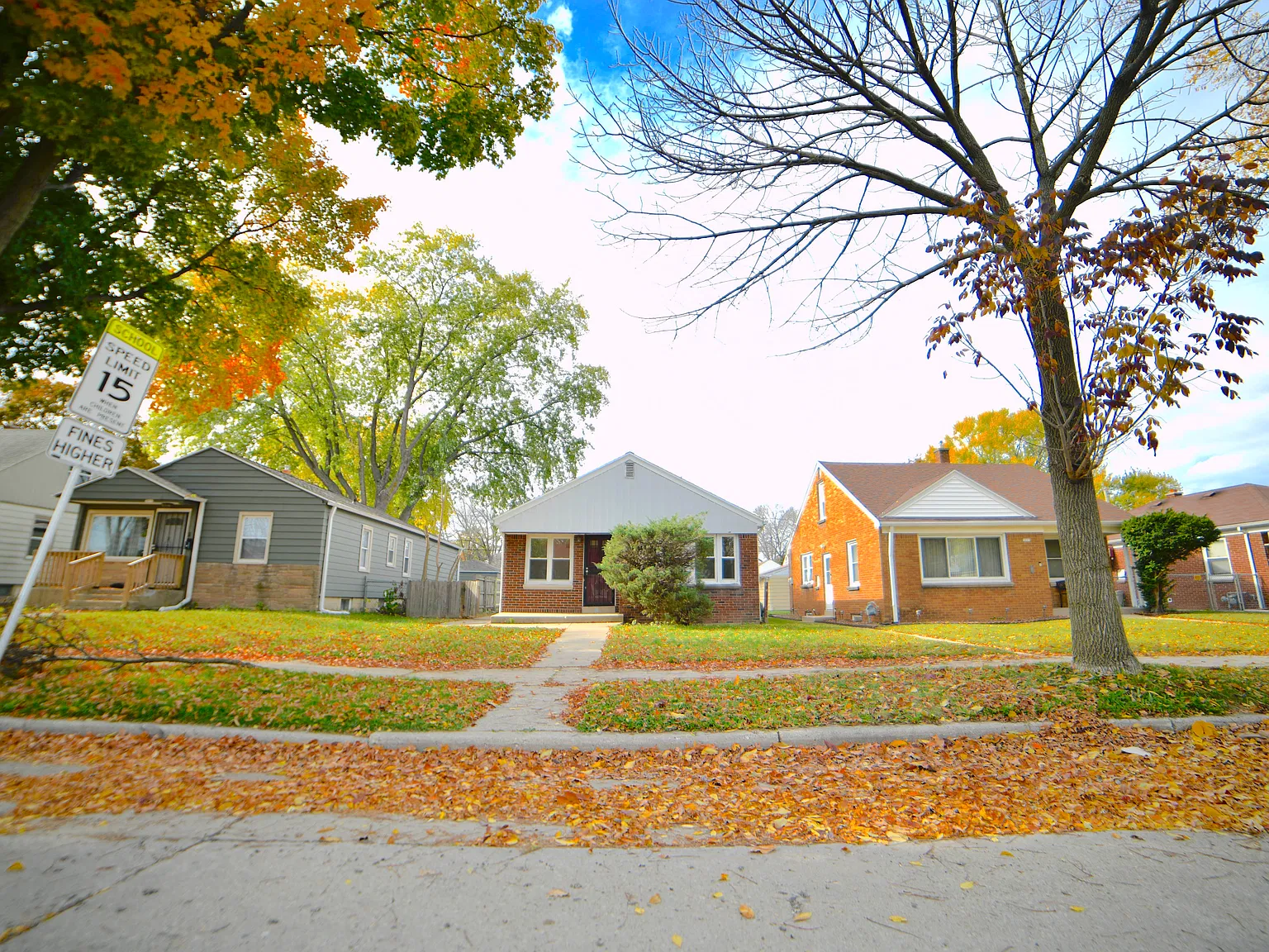 3 bed, 890 sqft, $1,800 — Photo 3