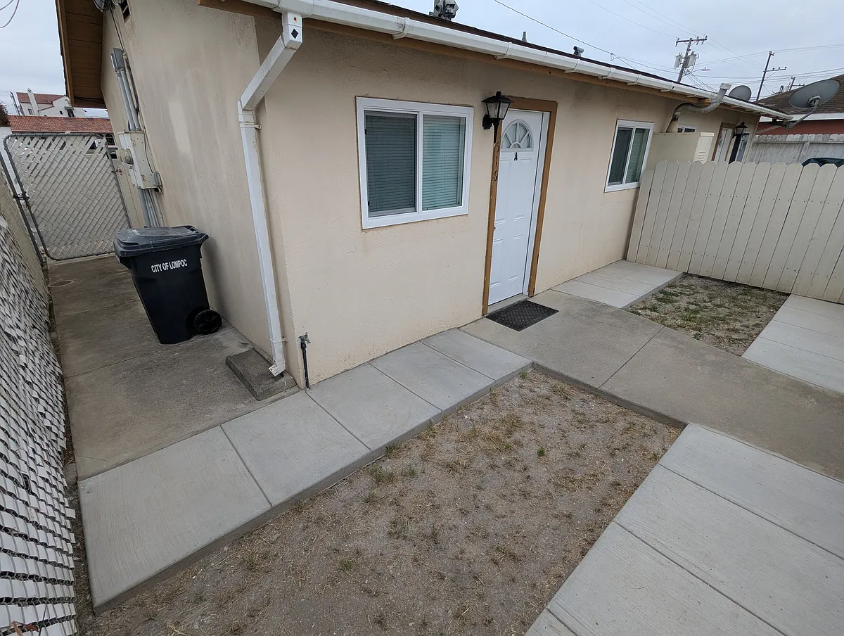 Photo 2 of 7 - 516 N I St #A - Lompoc, CA Building Photo - 516 N I St #A